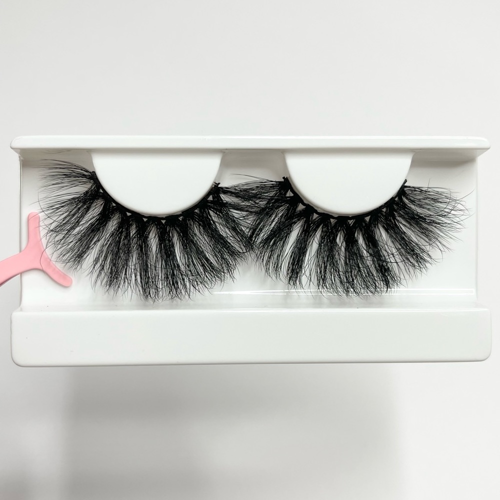 Sasha Lashes